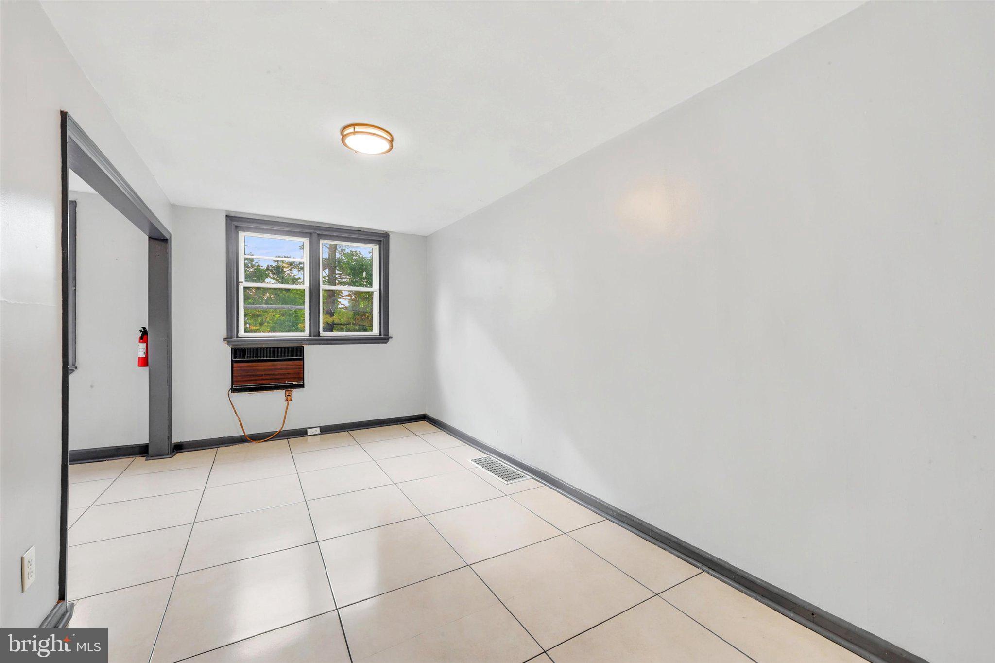 19 West 21st Street Chester, PA 19013 - Photo 4 of 15