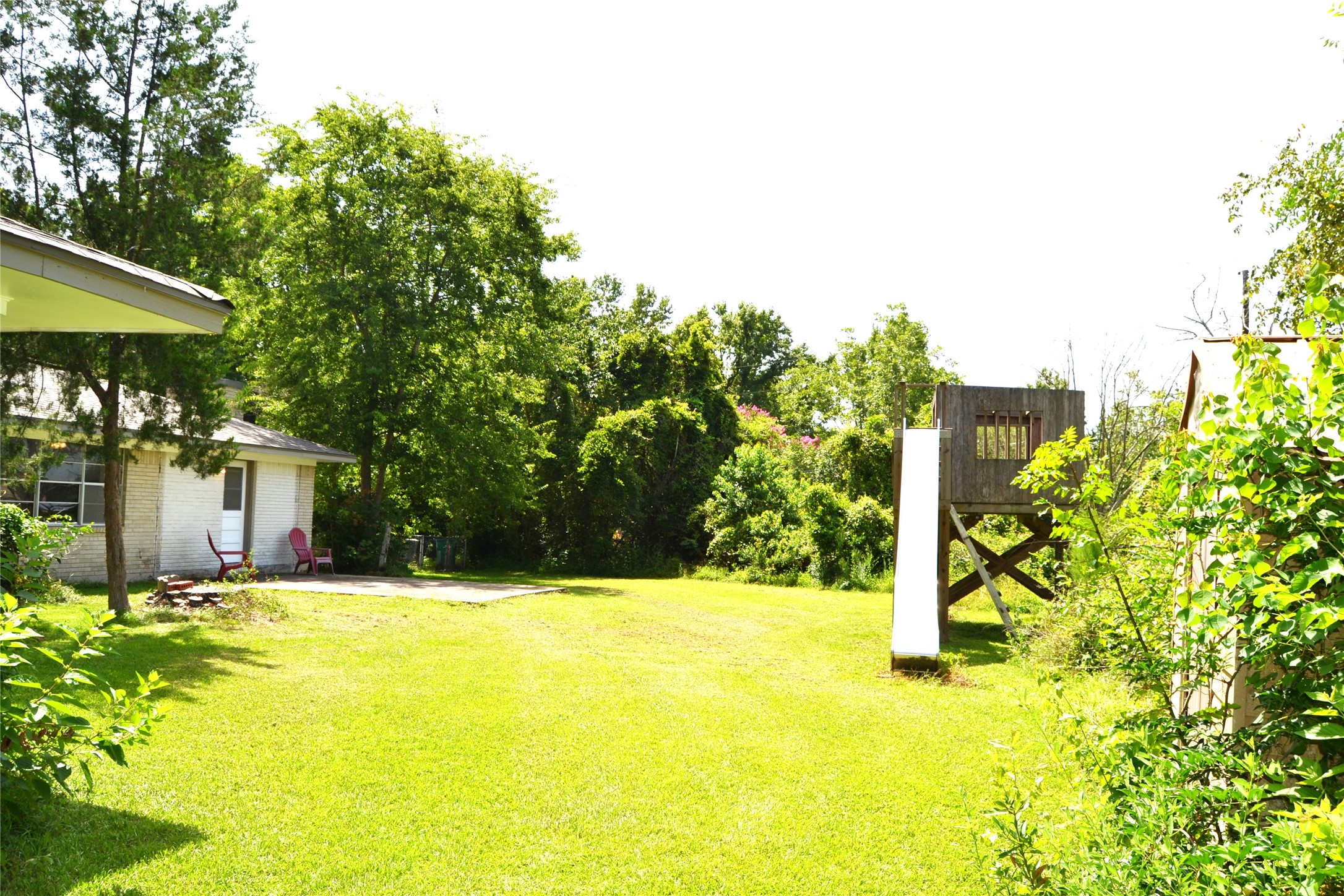101 Summit Drive Conroe, TX 77303 - Photo 24 of 24 a swimming pool with trees in front of it