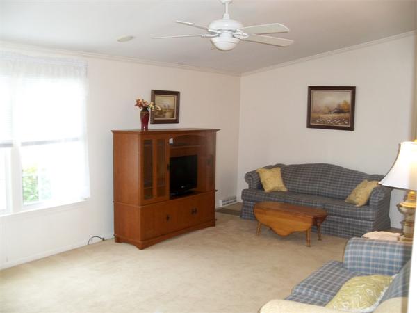 8 Queens Road, Unit 194 Attleboro, MA 02703 - Photo 4 of 30 Gallery Image 4