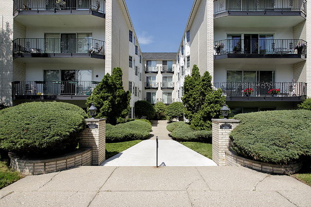 715 Ridge Road, Unit 4E Wilmette, IL 60091 - Photo 1 of 7 a view of an entrance gate of a house