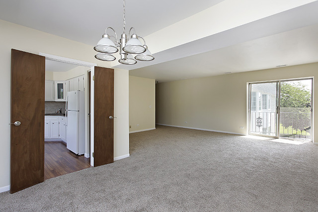 715 Ridge Road, Unit 4E Wilmette, IL 60091 - Photo 2 of 7 a view of an empty room with a window