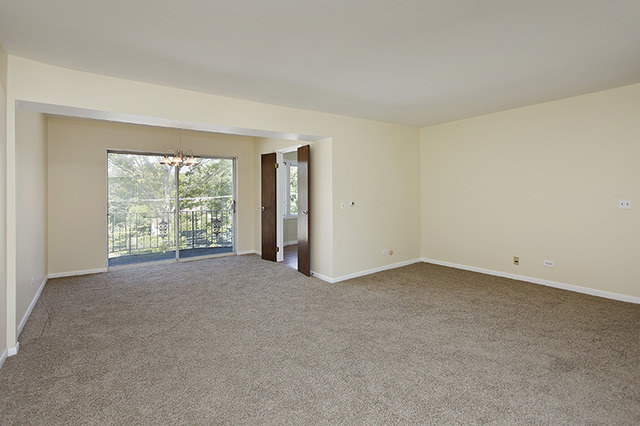 715 Ridge Road, Unit 4E Wilmette, IL 60091 - Photo 5 of 7 a view of an empty room with a window