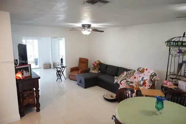 $2,900 | 1389 West 71st Street, Hialeah, FL 33014