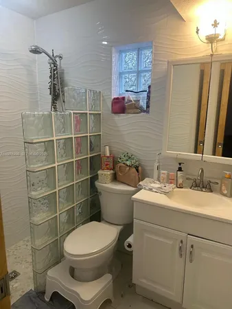 $2,900 | 1389 West 71st Street, Hialeah, FL 33014