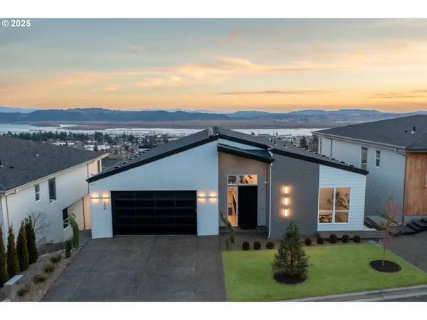 $1,899,950 | 356 West W Street, Washougal, WA 98671