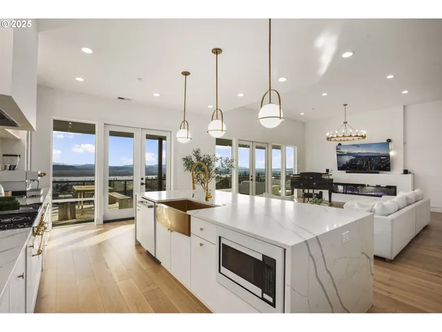 $1,999,950 | 356 West W Street, Washougal, WA 98671