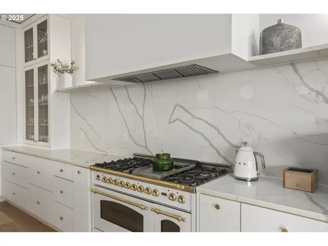 $1,999,950 | 356 West W Street, Washougal, WA 98671