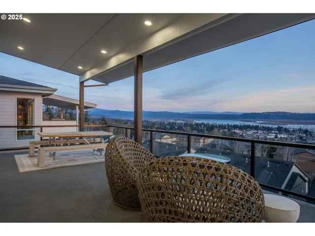 $1,999,950 | 356 West W Street, Washougal, WA 98671