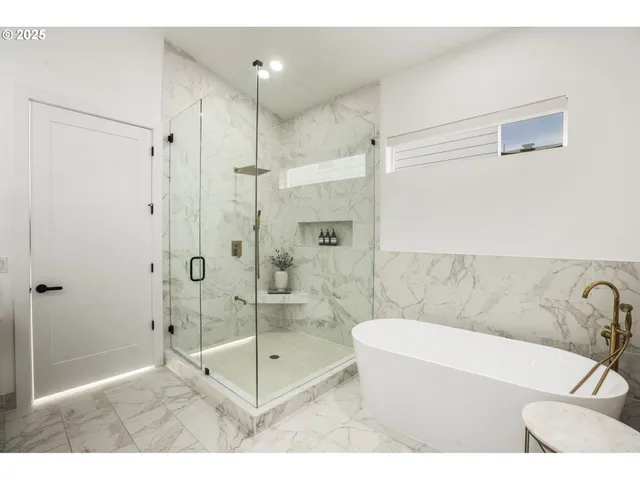 $1,999,950 | 356 West W Street, Washougal, WA 98671