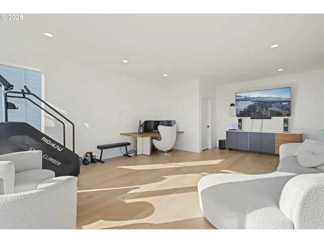 $1,999,950 | 356 West W Street, Washougal, WA 98671