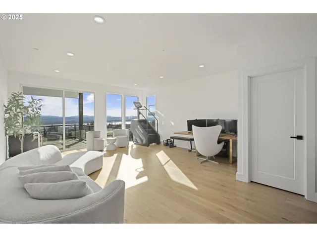 $1,999,950 | 356 West W Street, Washougal, WA 98671