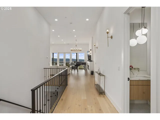 $1,999,950 | 356 West W Street, Washougal, WA 98671