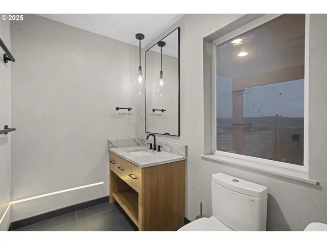 $1,999,950 | 356 West W Street, Washougal, WA 98671