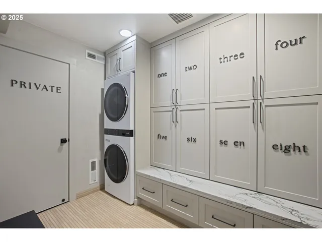 $1,999,950 | 356 West W Street, Washougal, WA 98671