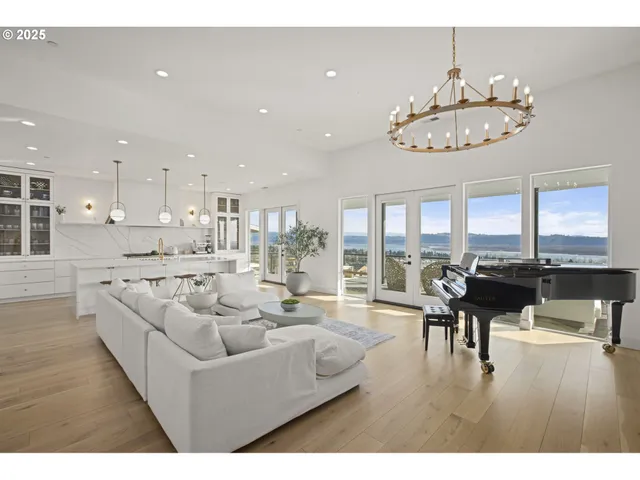 $1,999,950 | 356 West W Street, Washougal, WA 98671