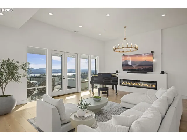 $1,999,950 | 356 West W Street, Washougal, WA 98671