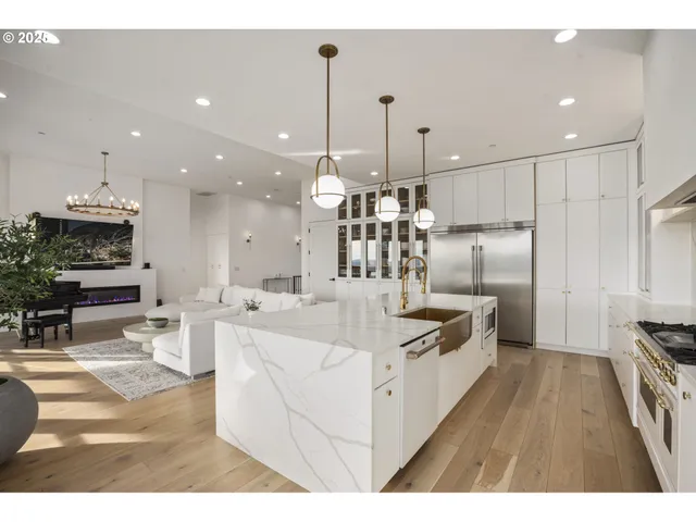 $1,999,950 | 356 West W Street, Washougal, WA 98671