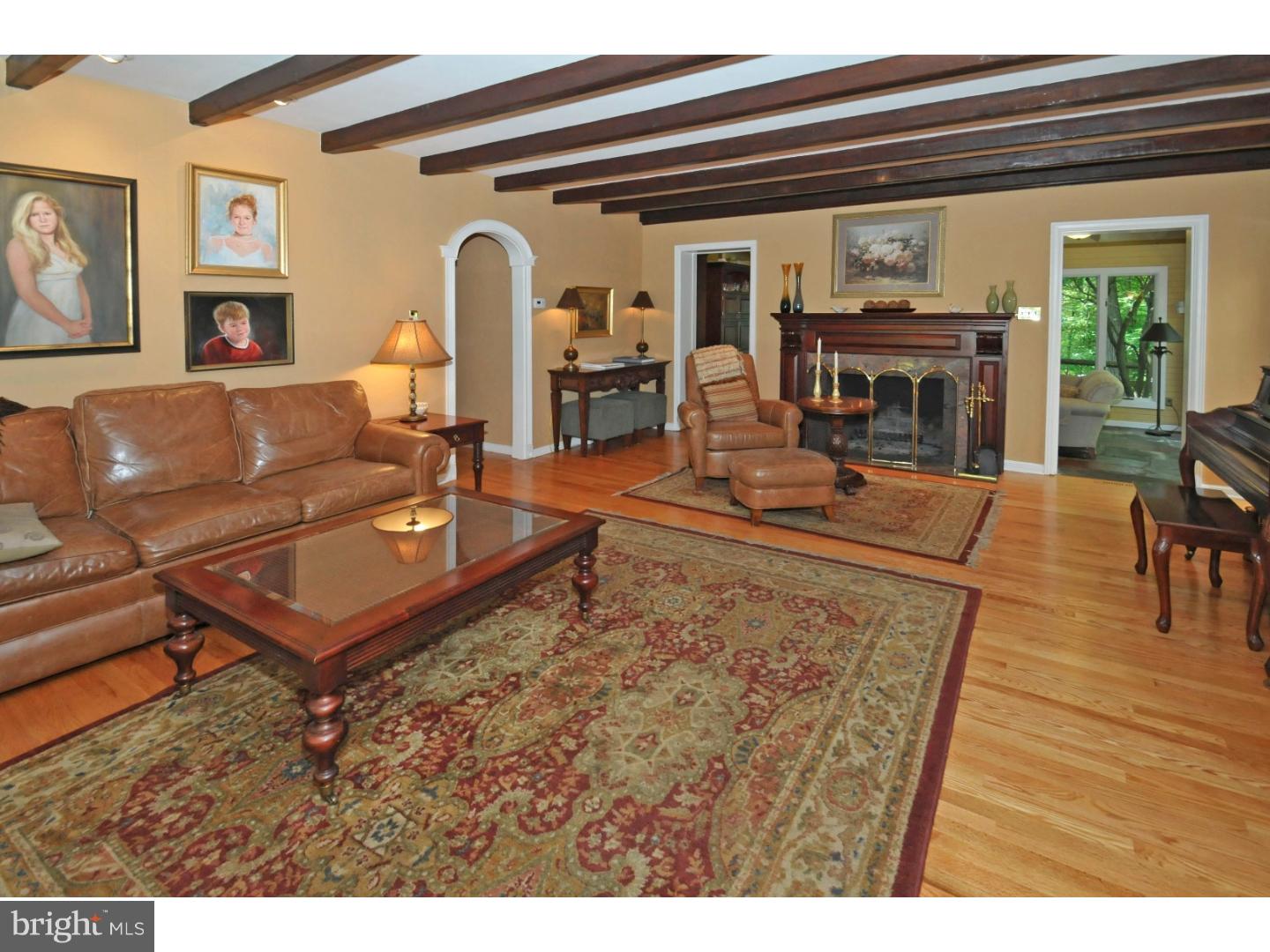 340 Dreshertown Road Fort Washington, PA 19034 - Photo 6 of 25 Living Room