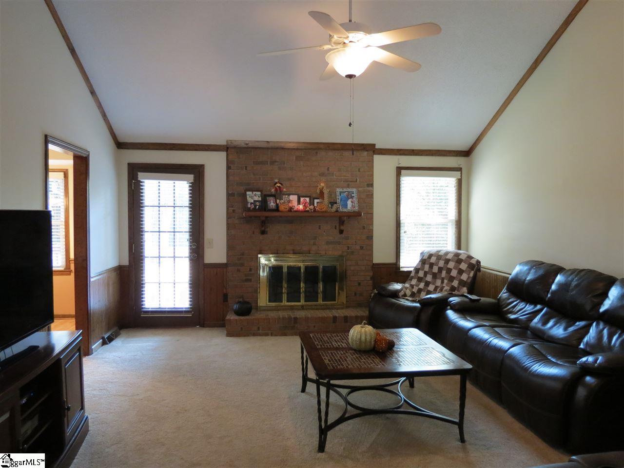 518 Fruitville Road Greenville, SC 29607 - Photo 7 of 35 Relaxing large great room!