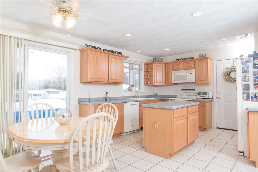 211 Mohawk Trail Cranston, RI 02921 - Photo 3 of 14 Gallery Image 3