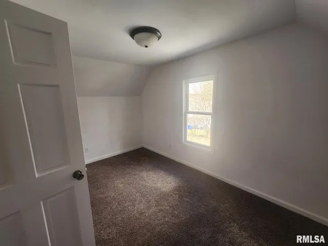 a view of empty room with window