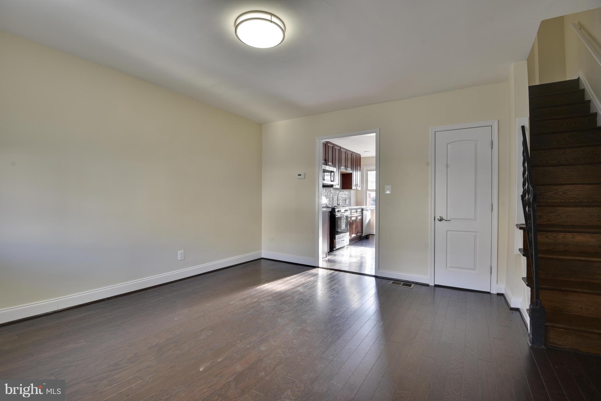 333 West Arundel Road Baltimore, MD 21225 - Photo 5 of 20 Living Room