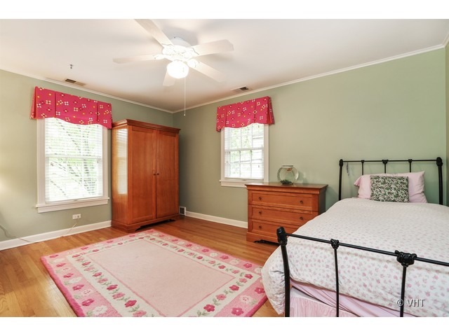 318 Forest Road Hinsdale, IL 60521 - Photo 13 of 23 a bedroom with a bed and a dresser in it
