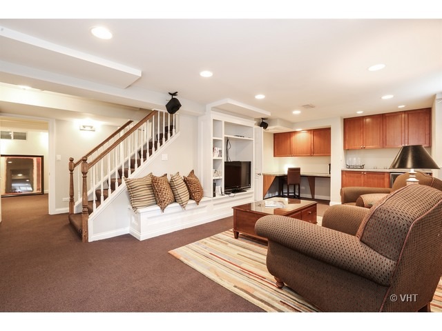 318 Forest Road Hinsdale, IL 60521 - Photo 19 of 23 a living room with furniture and a wooden floor