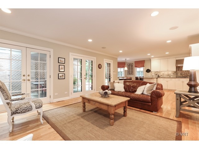 318 Forest Road Hinsdale, IL 60521 - Photo 2 of 23 a living room with furniture and view of kitchen