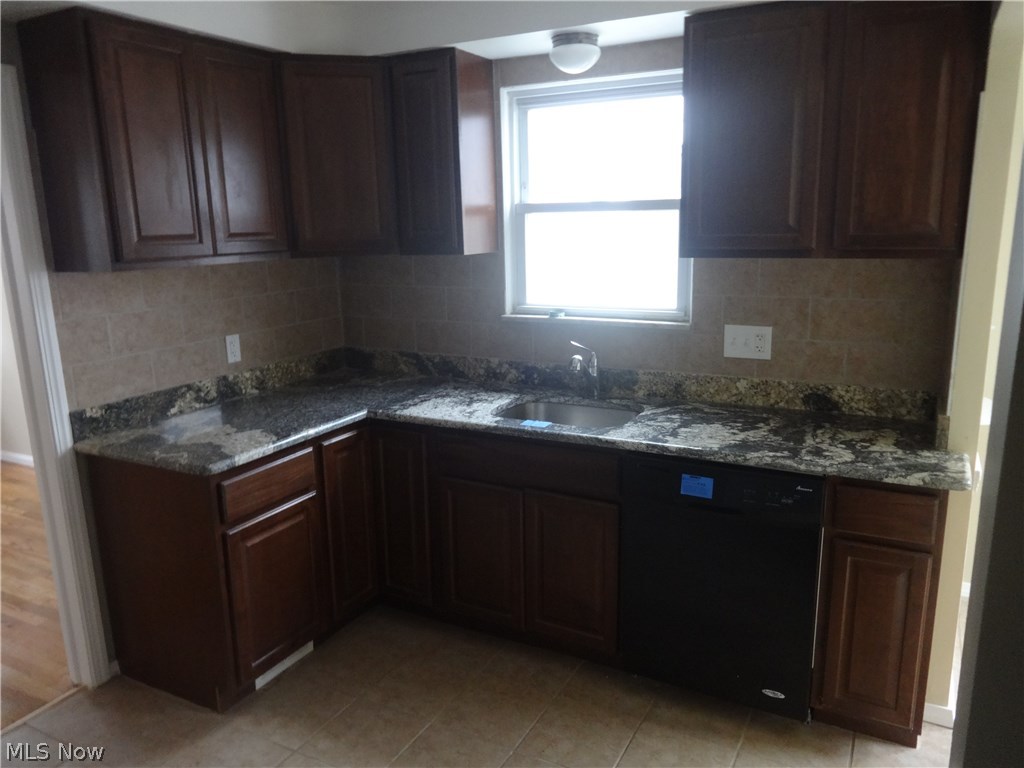 4078 Bushnell Road University Heights, OH 44118 - Photo 9 of 35