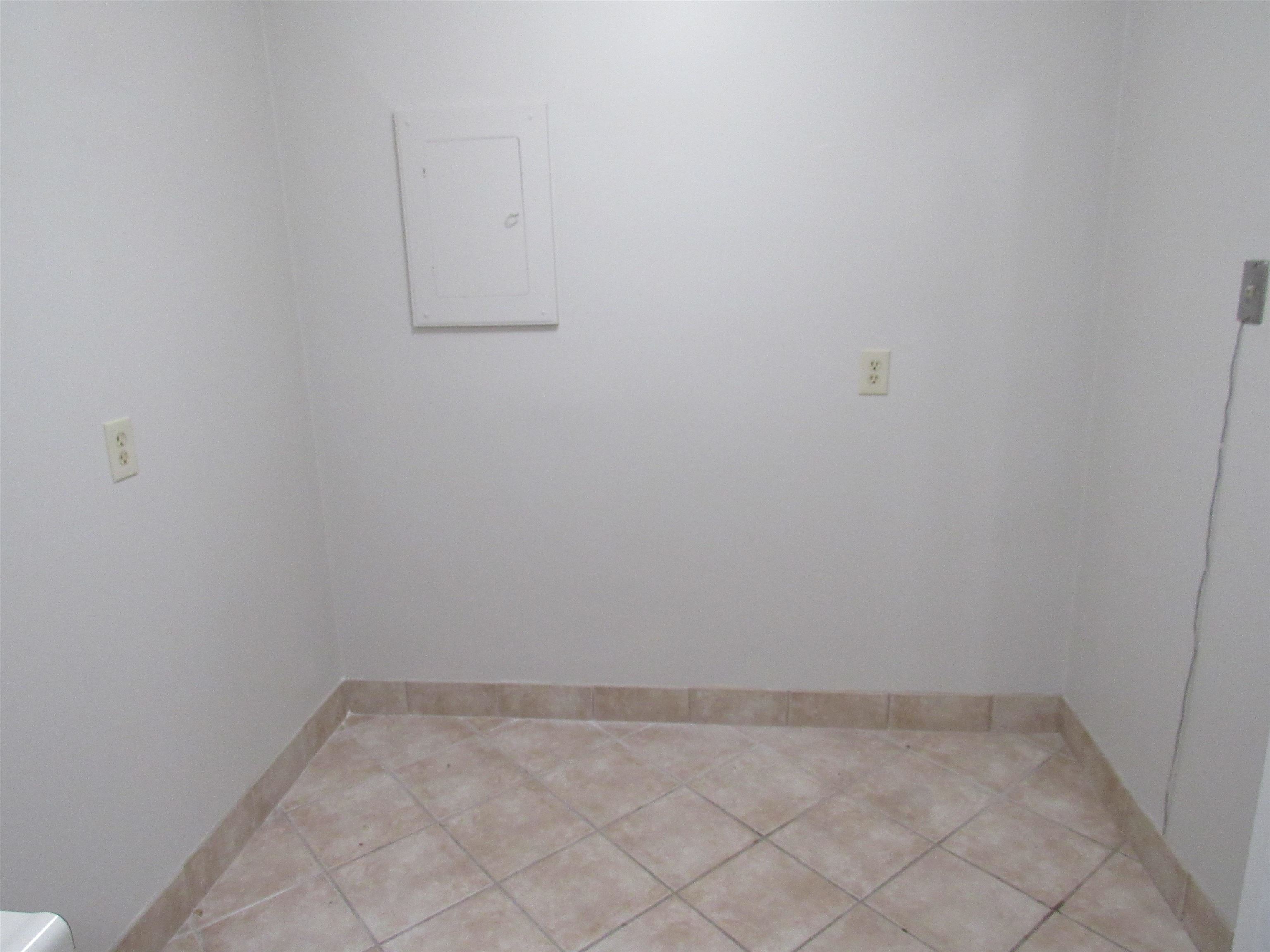 3080 Walnut Grove Road, Unit 205 Memphis, TN 38111 - Photo 10 of 26 a view of a small space
