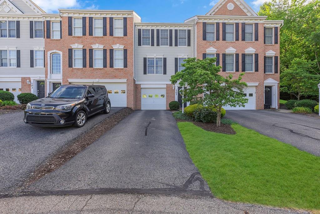 107 Castle View Drive McKees Rocks, PA 15136 - Photo 2 of 25
