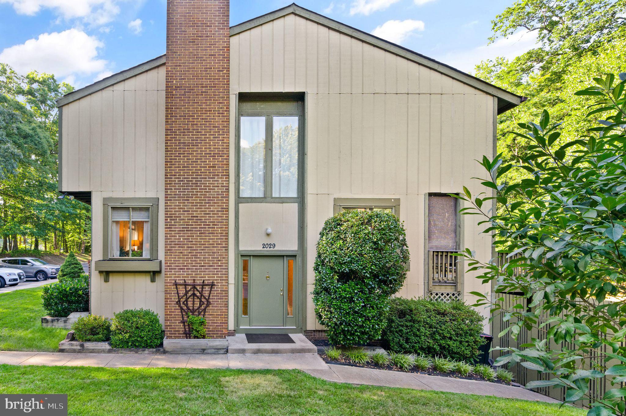2029 Winged Foot Court Reston, VA 20191 - Photo 7 of 55 Gallery Image 7