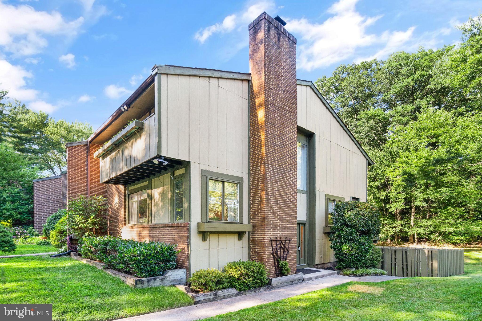2029 Winged Foot Court Reston, VA 20191 - Photo 8 of 55 Gallery Image 8