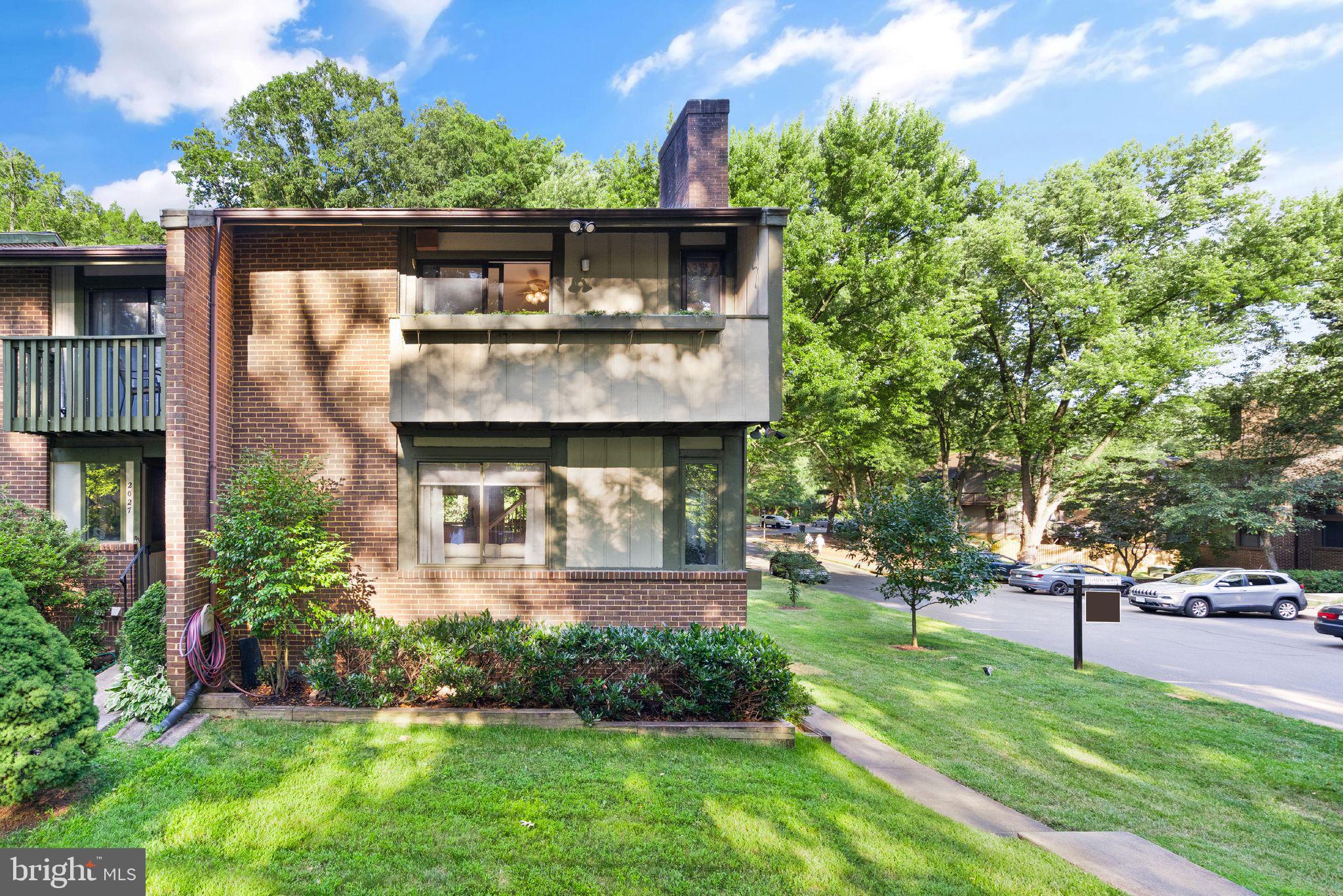 2029 Winged Foot Court Reston, VA 20191 - Photo 9 of 55 Gallery Image 9