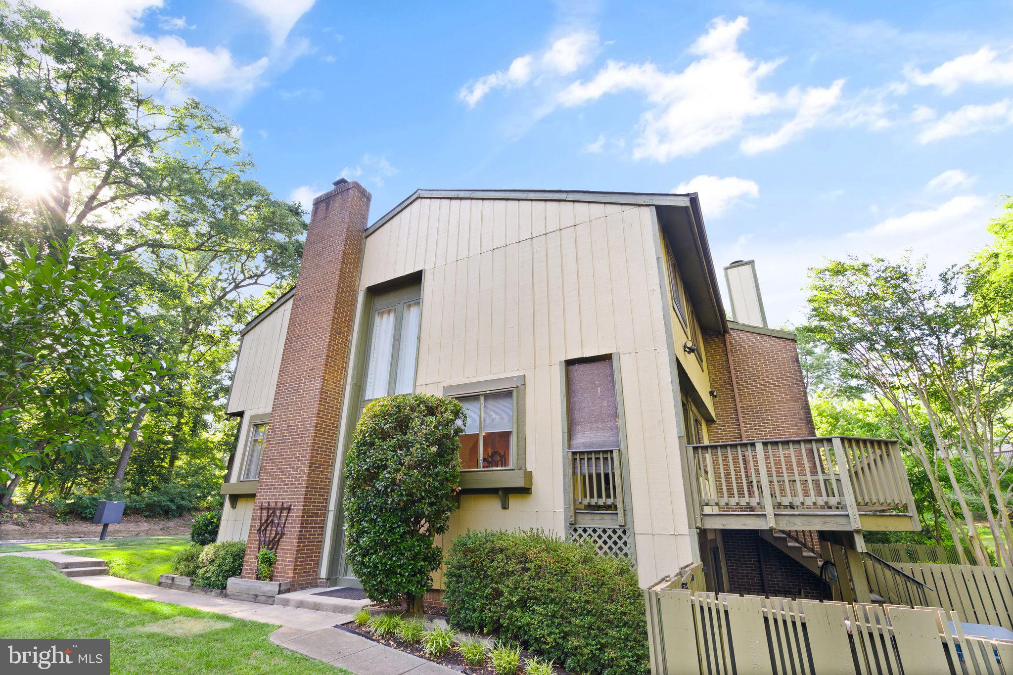2029 Winged Foot Court Reston, VA 20191 - Photo 10 of 55 Gallery Image 10