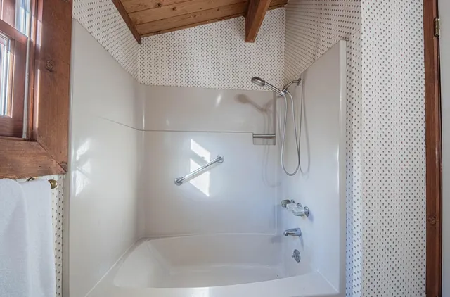 a view of yard with green space