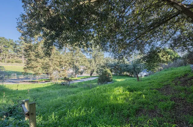 a view of a house with backyard and garden