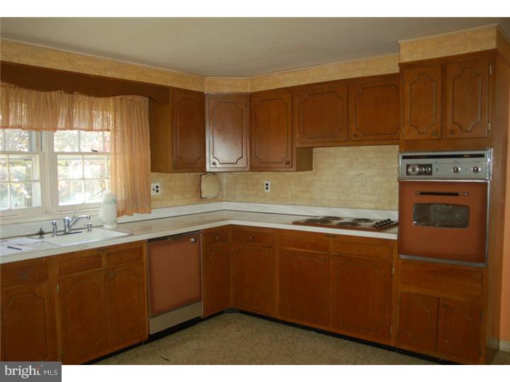 2505 Grant Road Broomall, PA 19008 - Photo 11 of 22 Kitchen