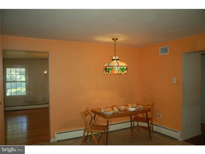 2505 Grant Road Broomall, PA 19008 - Photo 13 of 22 Kitchen