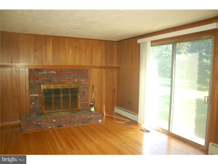 2505 Grant Road Broomall, PA 19008 - Photo 14 of 22 Family Room