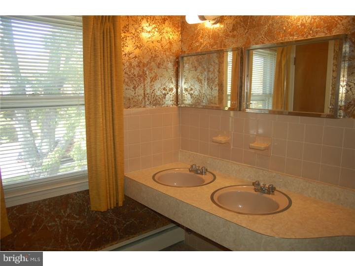 2505 Grant Road Broomall, PA 19008 - Photo 19 of 22 Bathroom