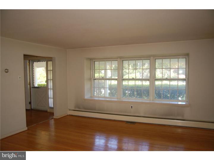 2505 Grant Road Broomall, PA 19008 - Photo 5 of 22 Living Room