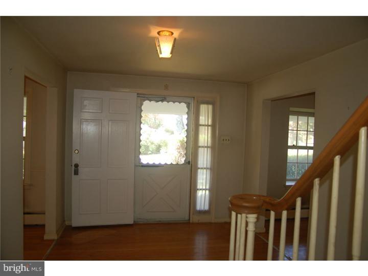 2505 Grant Road Broomall, PA 19008 - Photo 9 of 22 Foyer