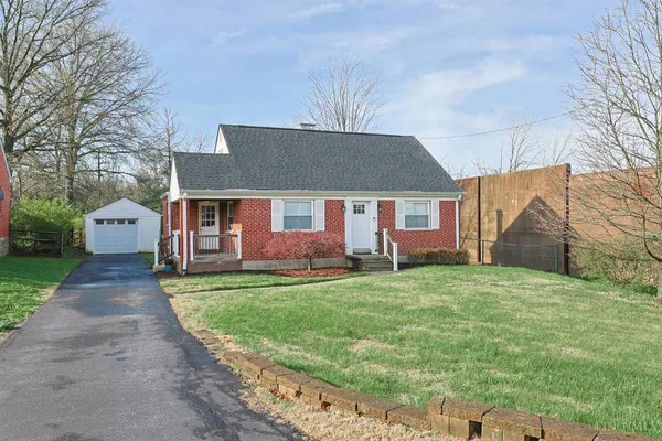 $390,000 | 10019 Zig Zag Road, Montgomery, OH 45242