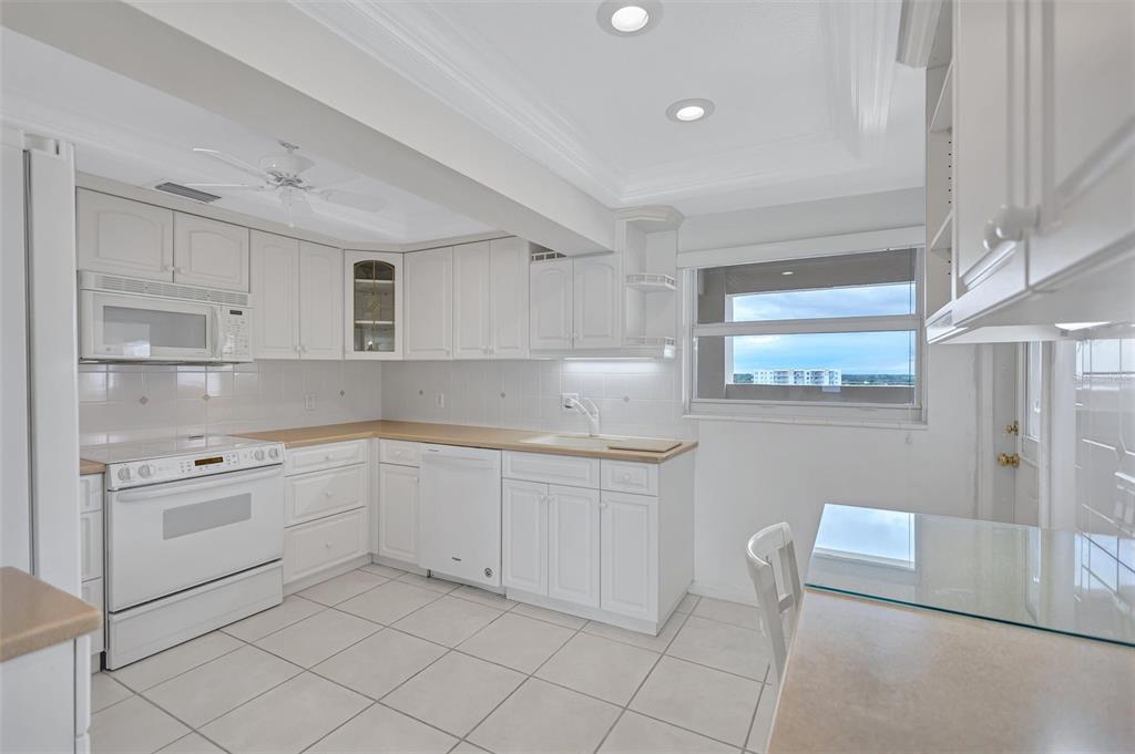 6140 Midnight Pass Road, Unit 904 Sarasota, FL 34242 - Photo 30 of 78