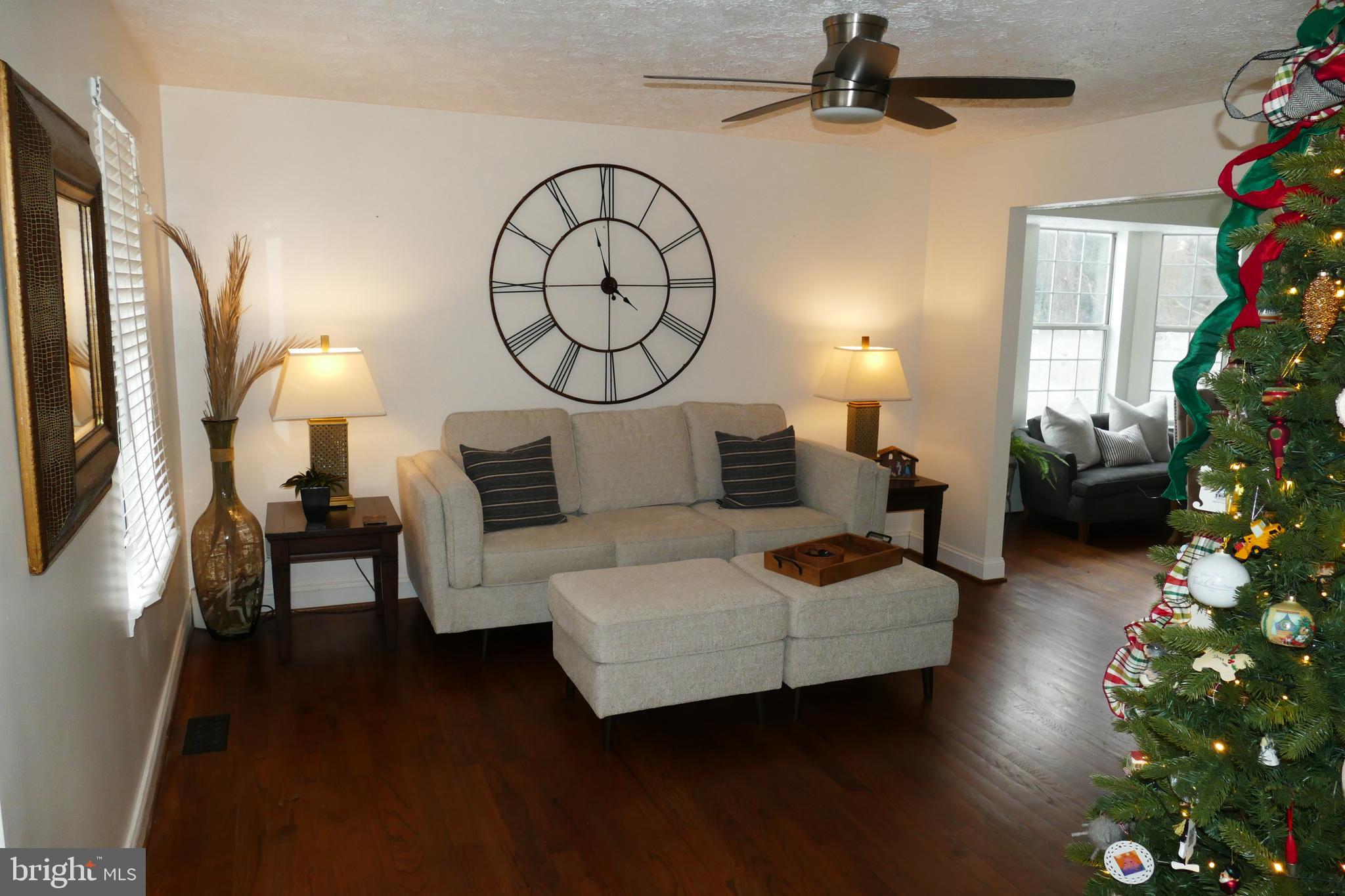 7816 Mallow Court Pasadena, MD 21122 - Photo 2 of 24 Living Room