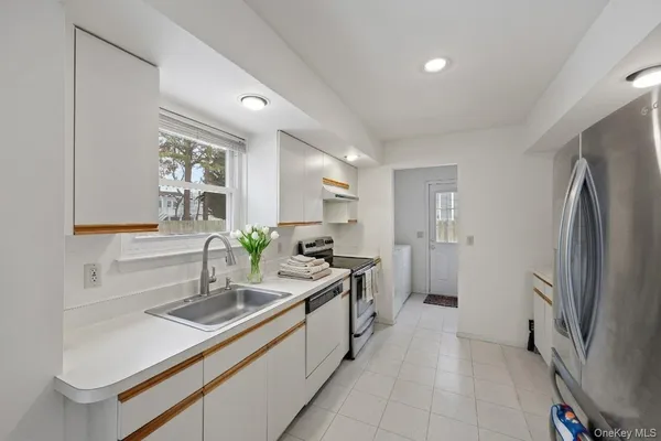 $699,000 | 21 Apple Blossom Lane, East Patchogue, NY 11772