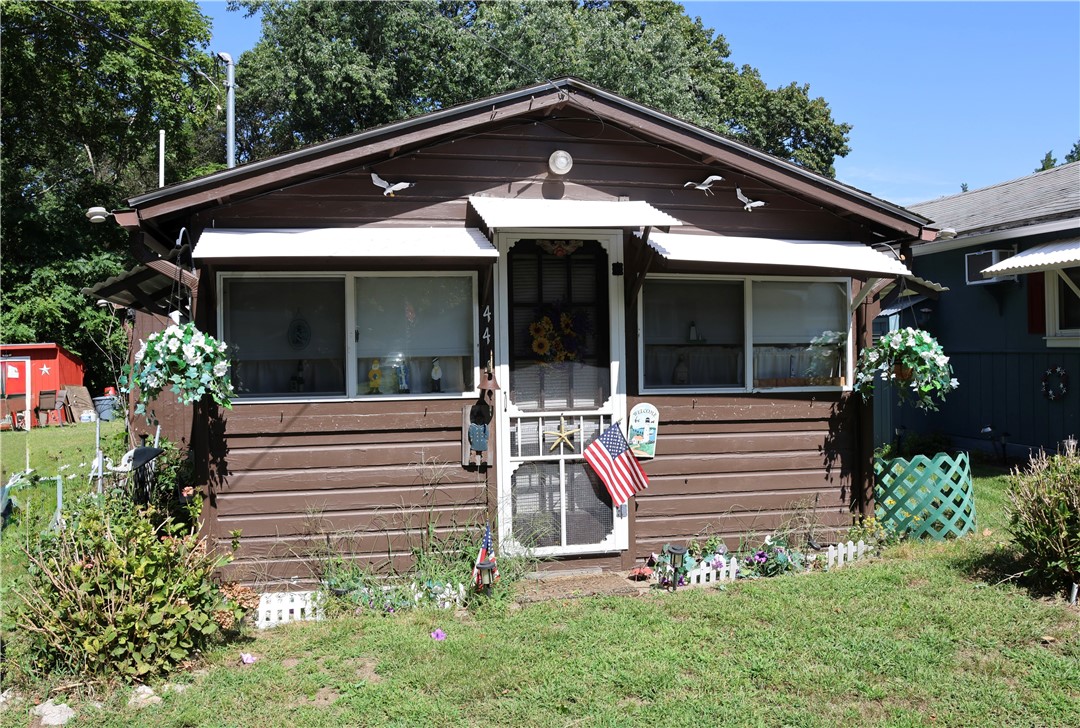 44 Andrew Comstock Road Warwick, RI 02886 - Photo 1 of 4 Gallery Image 1
