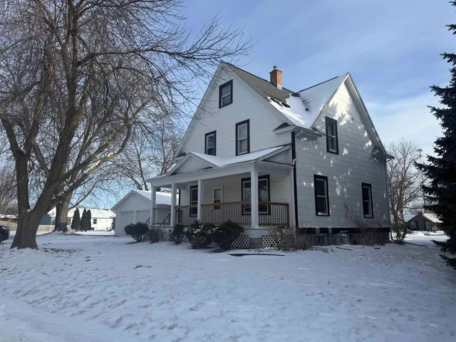 $274,000 | 1421 East Midway Road, Appleton, WI 54915